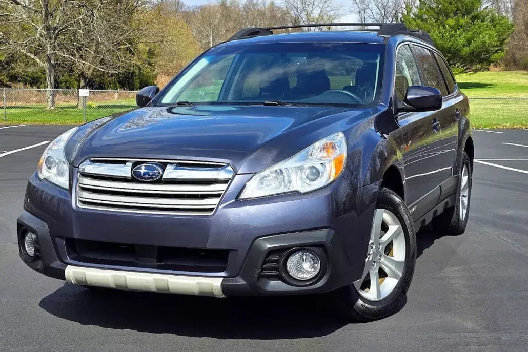 2014 Subaru Outback 2.5i Limited photo 1