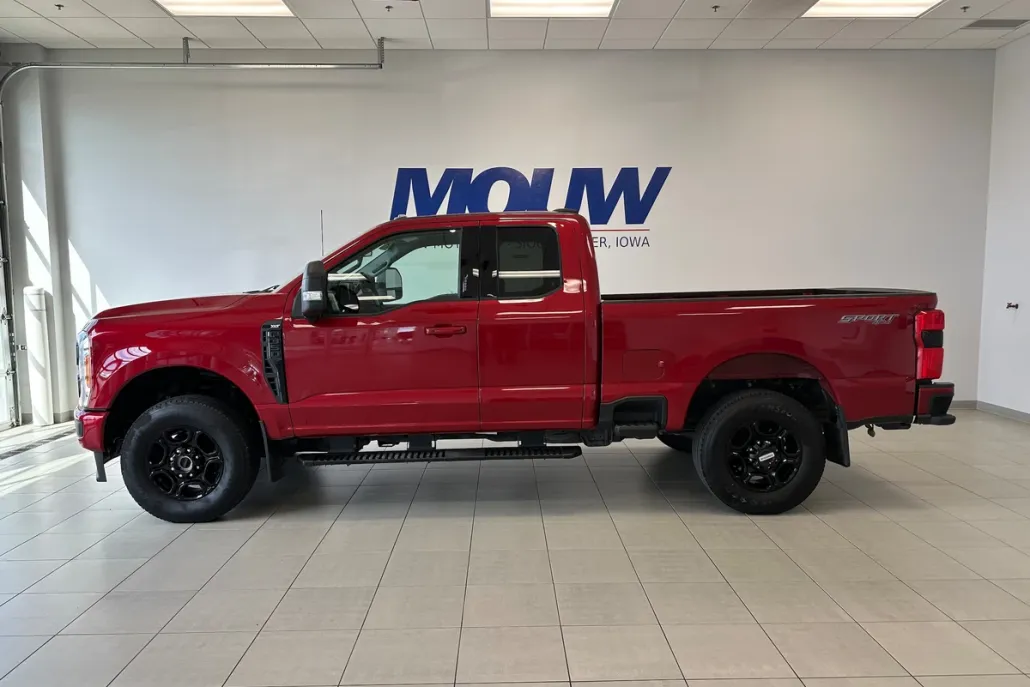 2023 Ford F-350 XLT photo 1