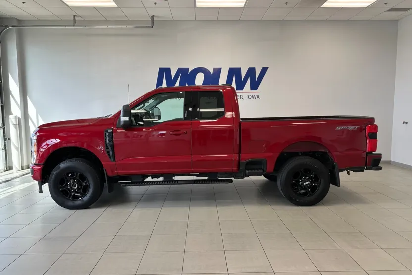 2023 Ford F-350 XLT photo 1