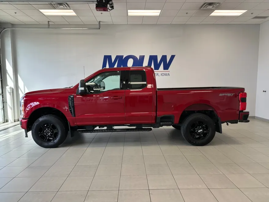 2023 Ford F-350 XLT photo 1