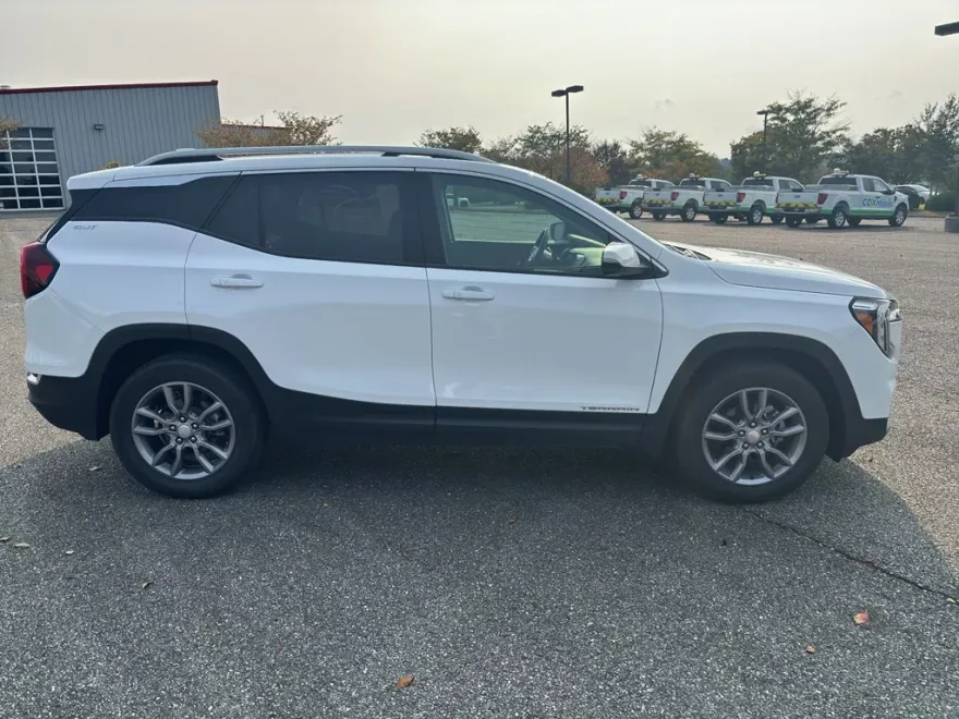 2024 Gmc Terrain SLT photo 1