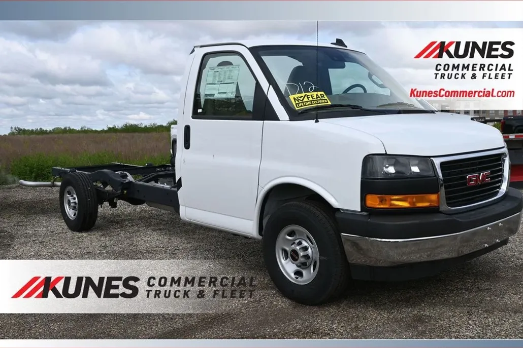 2025 Gmc Savana 3500 Cutaway photo 1