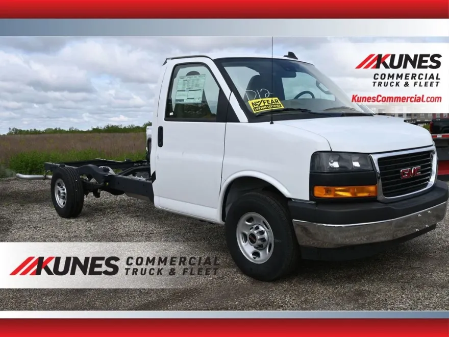 2025 Gmc Savana 3500 Cutaway photo 1