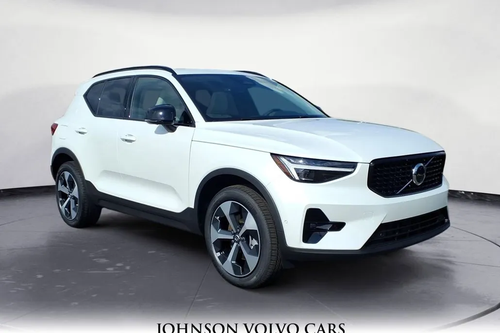 2026 Volvo XC40 Plus photo 1