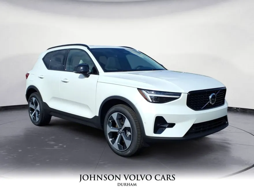 2026 Volvo XC40 Plus photo 1