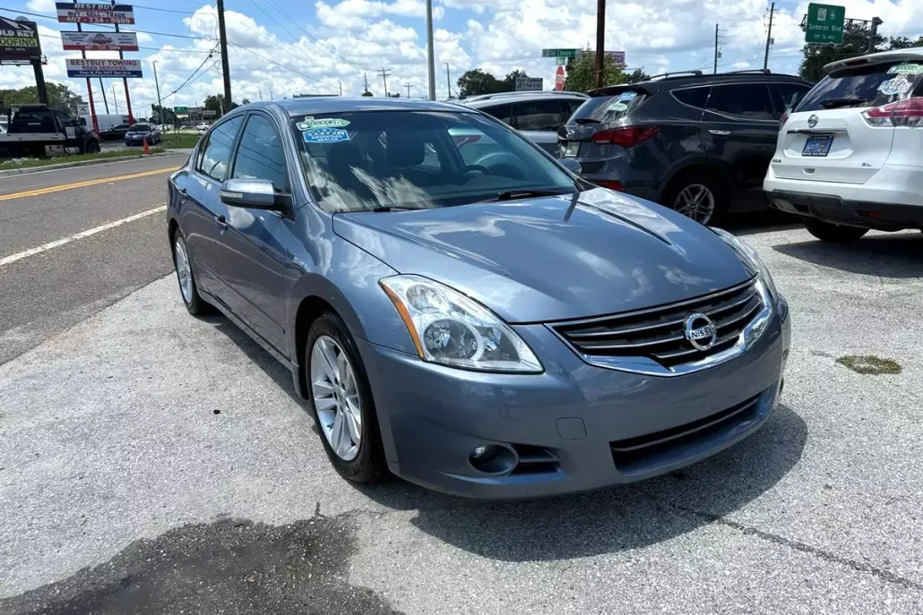 2012 Nissan Altima 3.5 SR photo 1