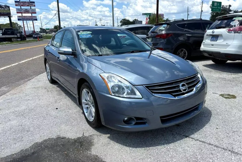 2012 Nissan Altima 3.5 SR photo 1