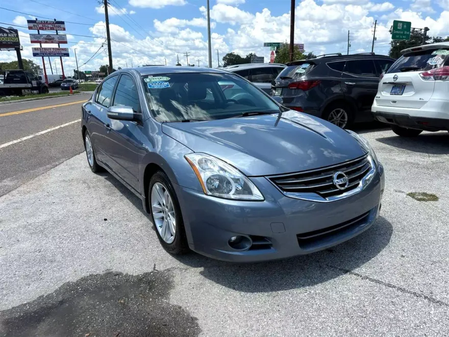 2012 Nissan Altima 3.5 SR photo 1