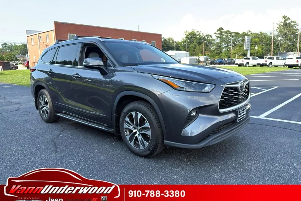 2022 Toyota Highlander XLE photo 1