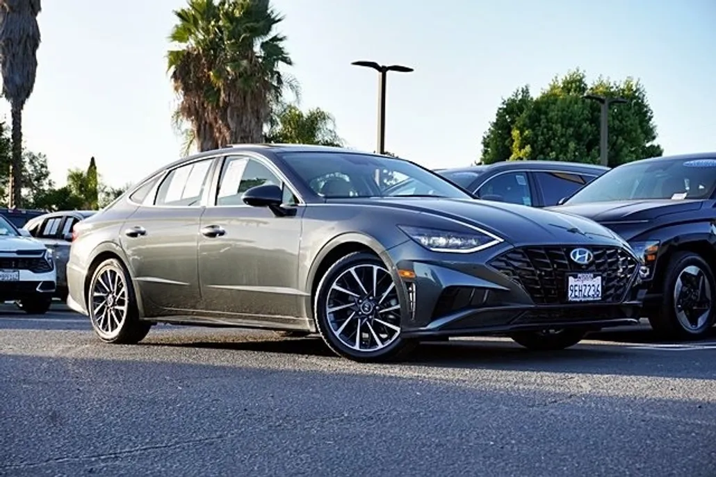 2023 Hyundai Sonata Limited photo 1