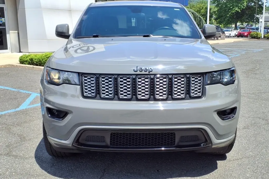 2021 Jeep Grand Cherokee Laredo X photo 1