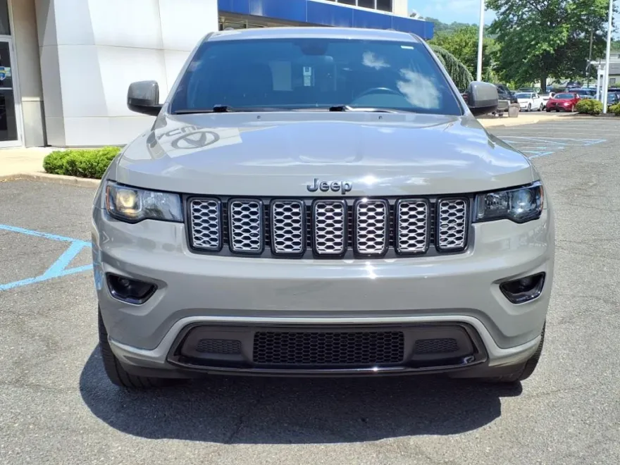 2021 Jeep Grand Cherokee Laredo X photo 1