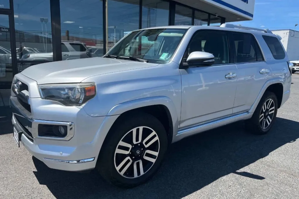 2016 Toyota 4Runner Limited photo 1