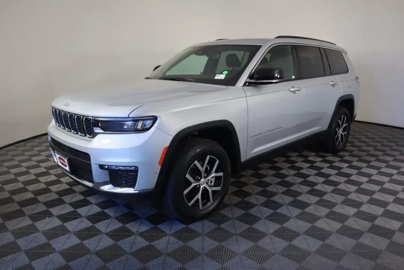 2024 Jeep Grand Cherokee Limited photo 1