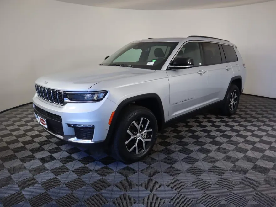 2024 Jeep Grand Cherokee Limited photo 1
