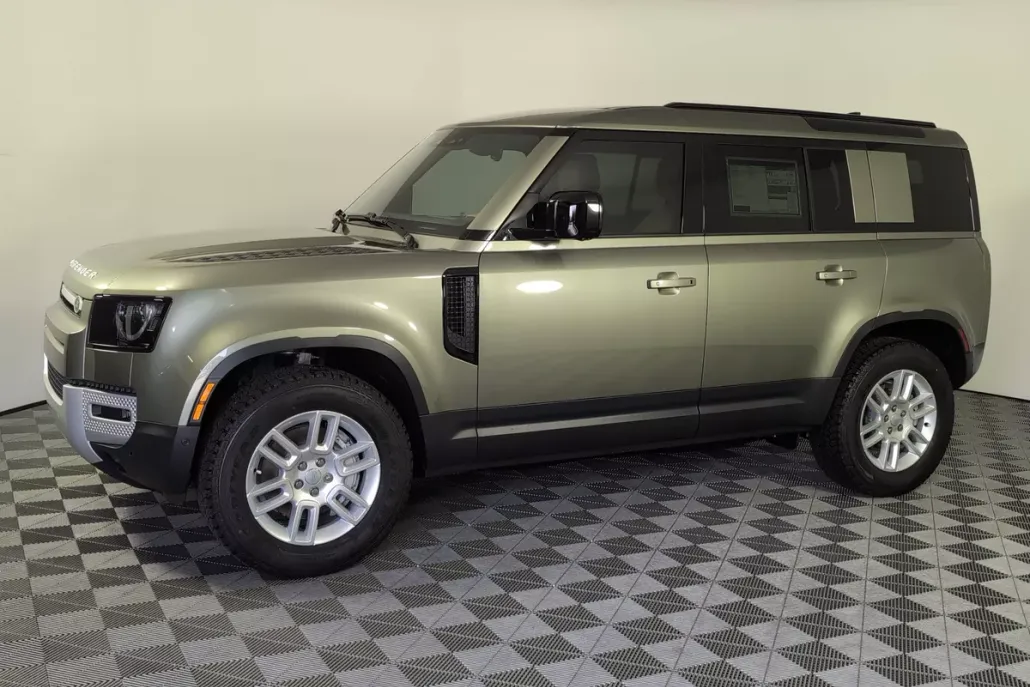 2025 Land Rover Defender S photo 1
