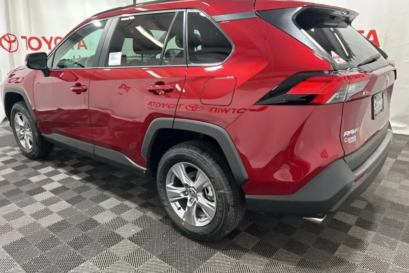 2025 Toyota RAV4 XLE photo 1