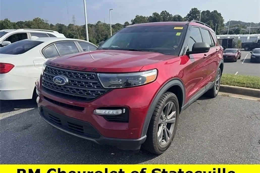 2021 Ford Explorer XLT photo 1