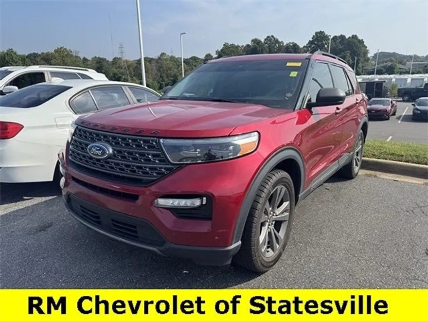 2021 Ford Explorer XLT photo 1