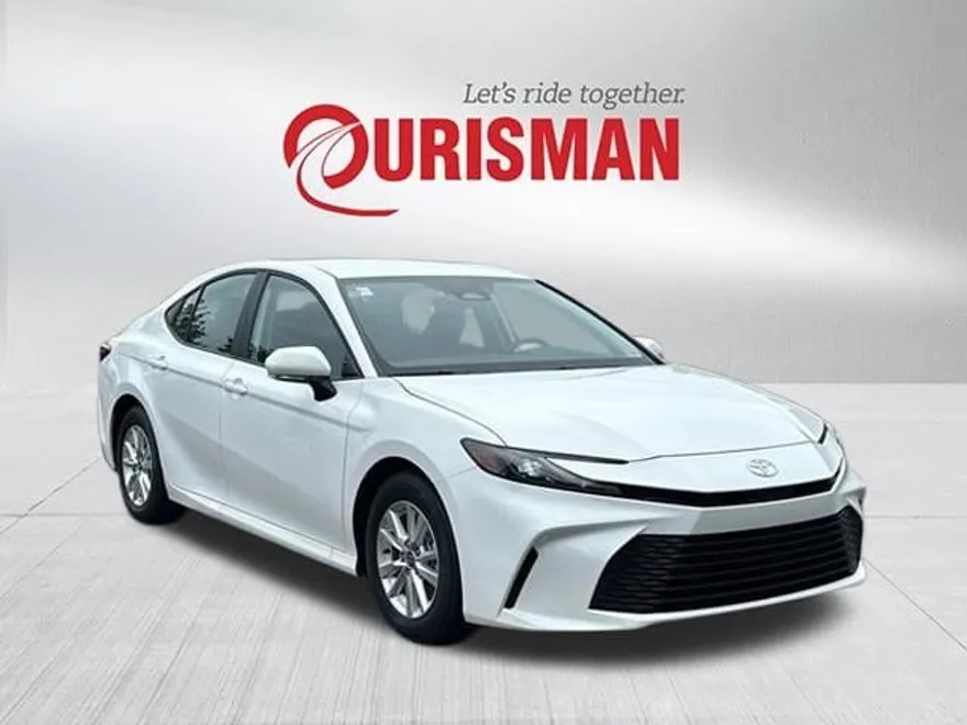 2025 Toyota Camry LE photo 1