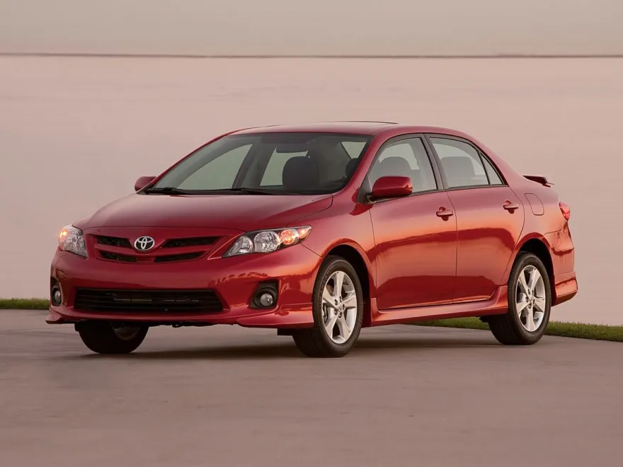 2013 Toyota Corolla photo 1