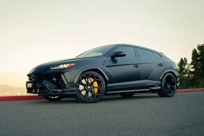 2023 Lamborghini Urus Performante photo 1