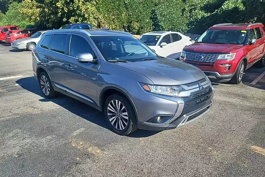 2020 Mitsubishi Outlander SEL photo 1