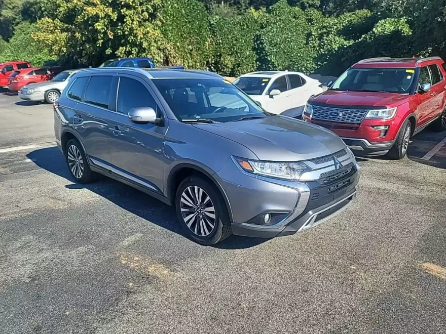2020 Mitsubishi Outlander SEL photo 1