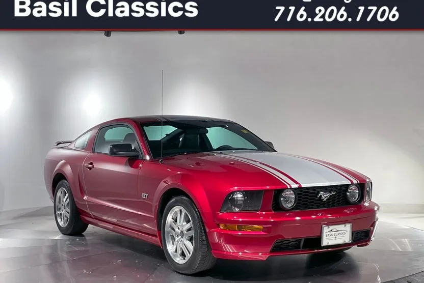2005 Ford Mustang GT photo 1