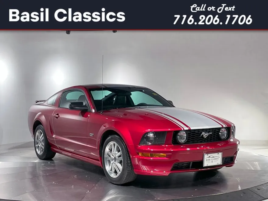 2005 Ford Mustang GT photo 1