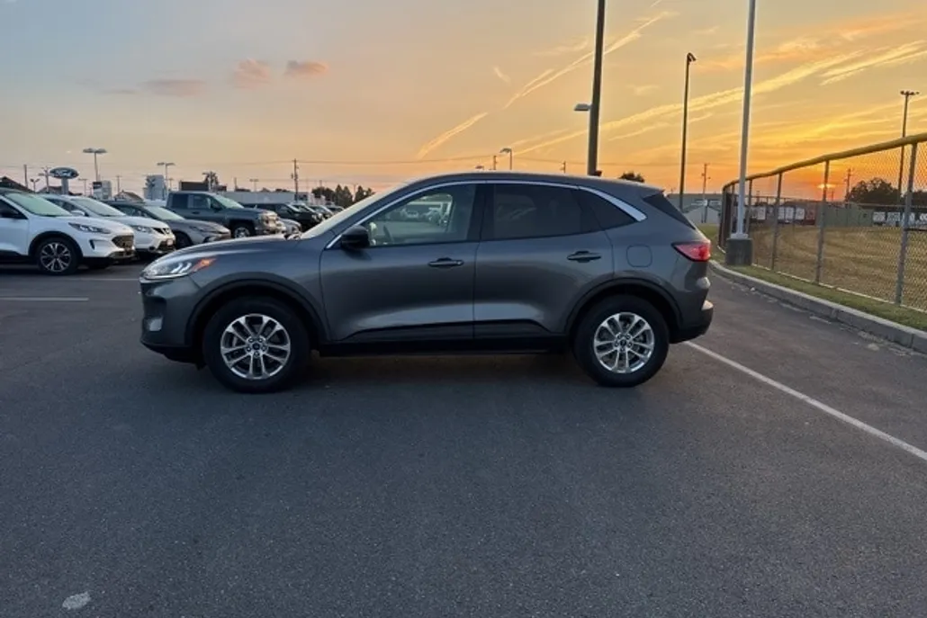 2022 Ford Escape SE photo 1