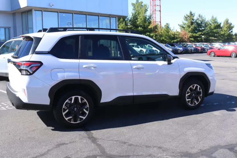 2025 Subaru Forester Premium photo 1