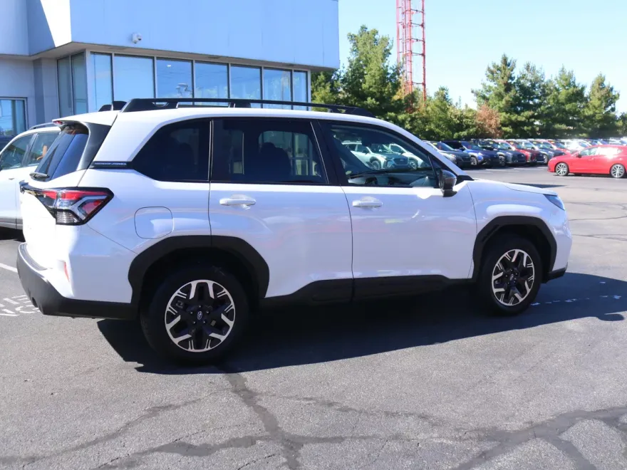 2025 Subaru Forester Premium photo 1