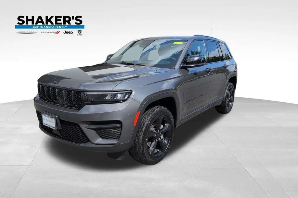 2022 Jeep Grand Cherokee Laredo Altitude photo 1