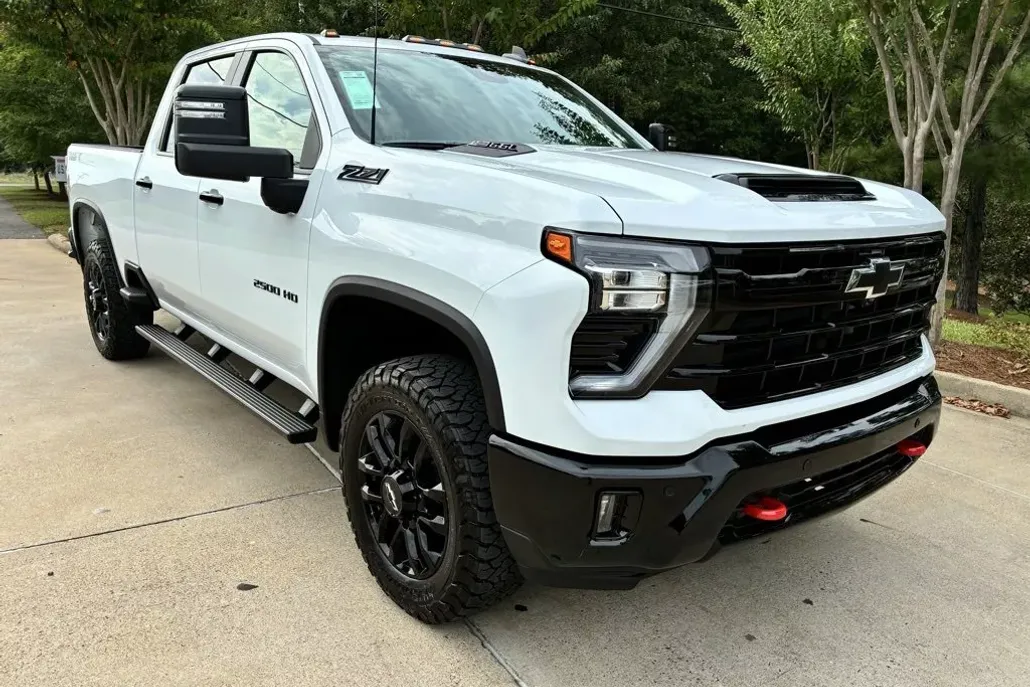 2026 Chevrolet Silverado 2500HD LT photo 1