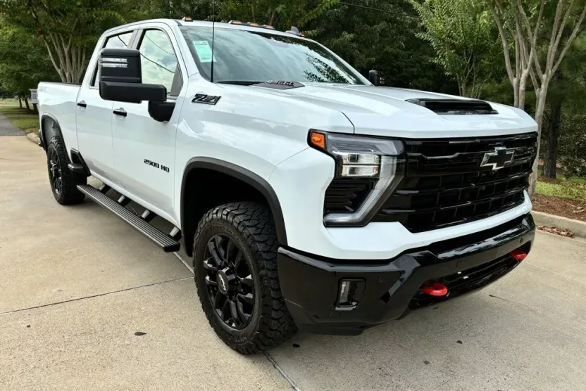 2026 Chevrolet Silverado 2500HD LT photo 1