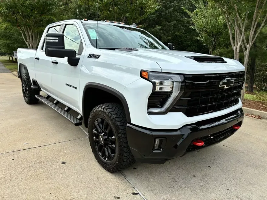 2026 Chevrolet Silverado 2500HD LT photo 1