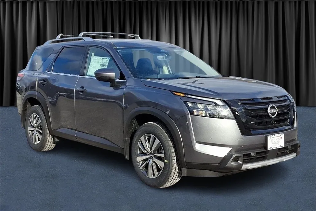 2025 Nissan Pathfinder SL photo 1