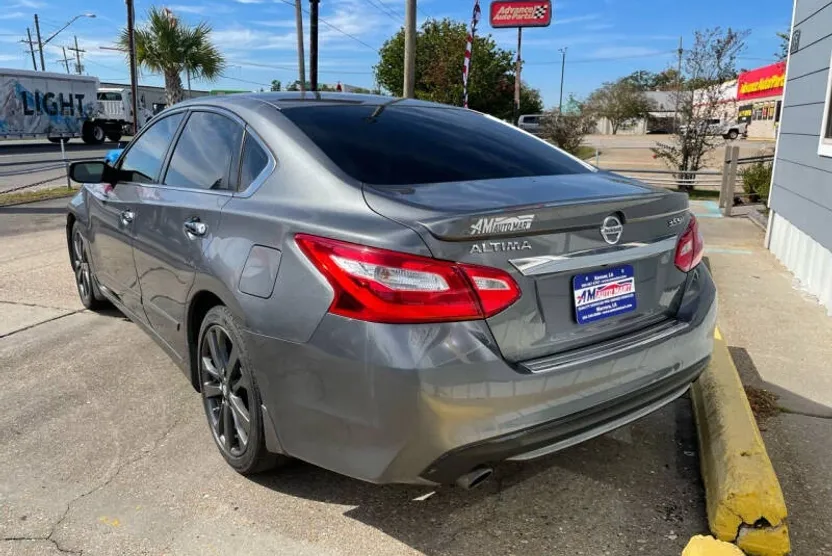 2016 Nissan Altima 3.5 SR photo 1
