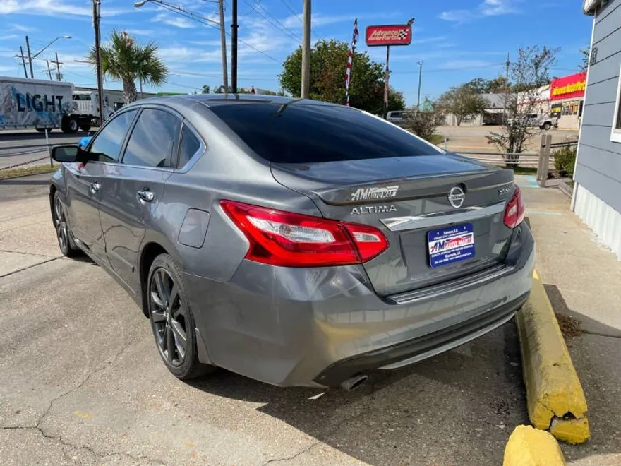 2016 Nissan Altima 3.5 SR photo 1