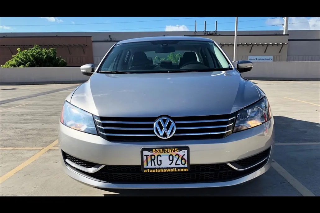 2013 Volkswagen Passat S photo 1