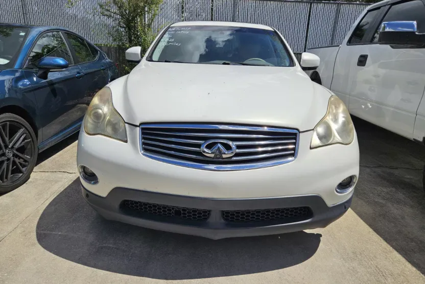2010 Infiniti EX35 Journey photo 1