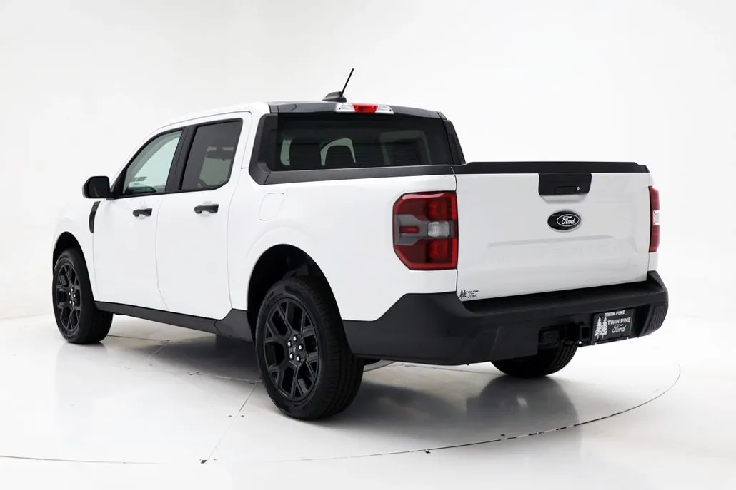 2025 Ford Maverick XLT photo 1