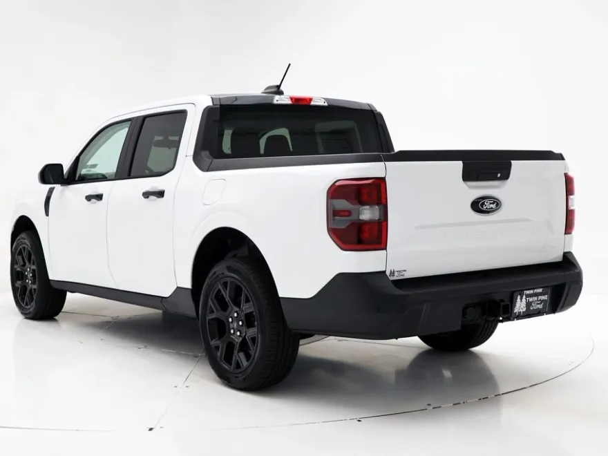 2025 Ford Maverick XLT photo 1