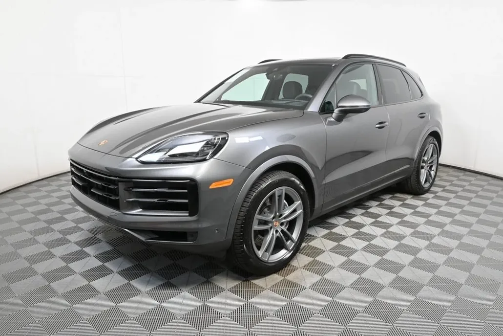 2025 Porsche Cayenne photo 1