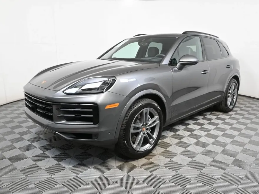 2025 Porsche Cayenne photo 1