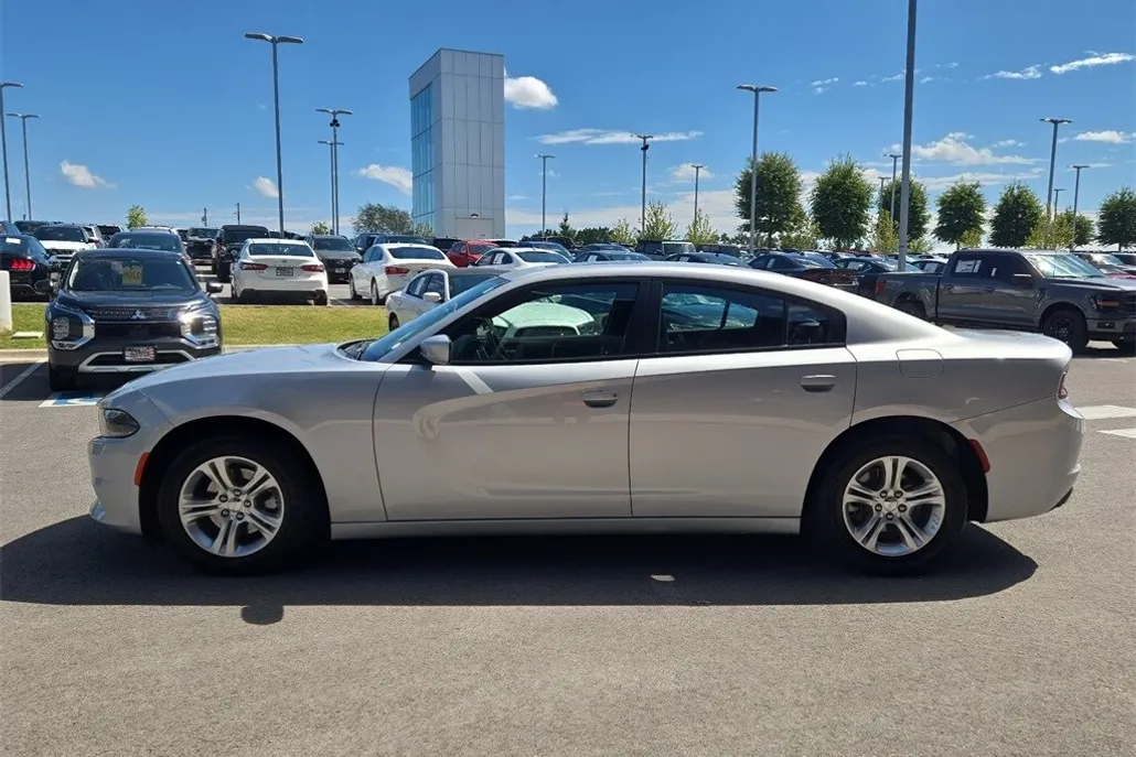 2022 Dodge Charger SXT photo 1