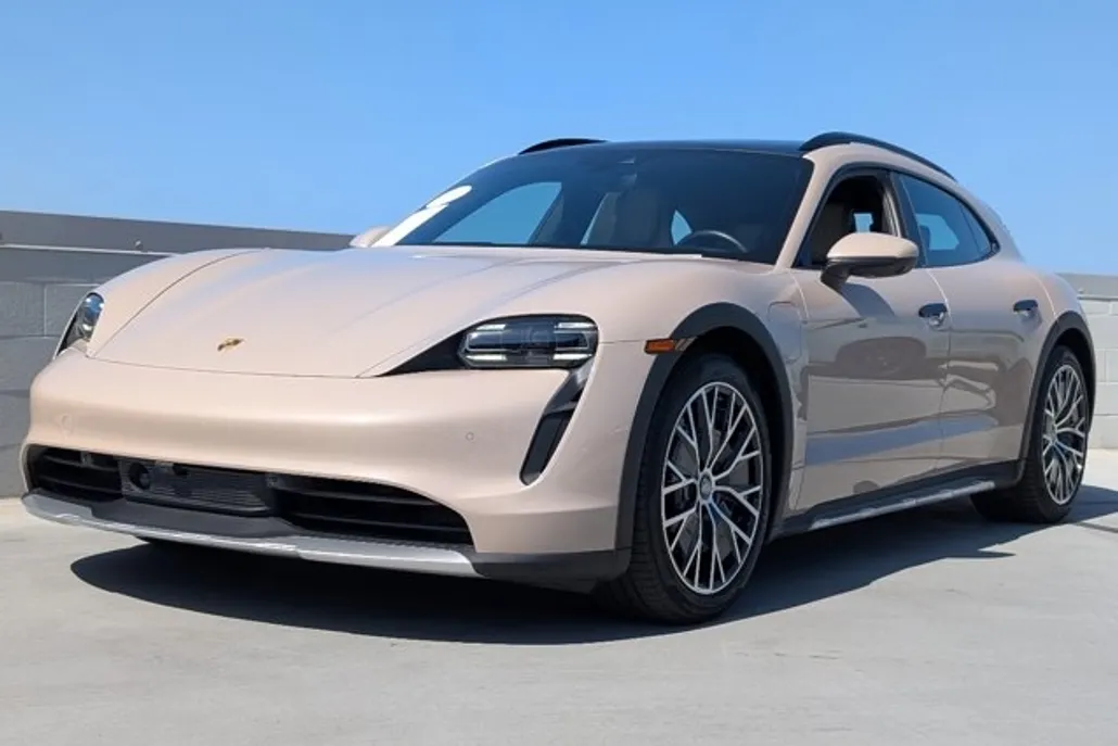 2023 Porsche Taycan 4S Cross Turismo photo 1