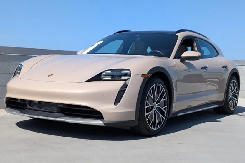 2023 Porsche Taycan 4S Cross Turismo photo 1