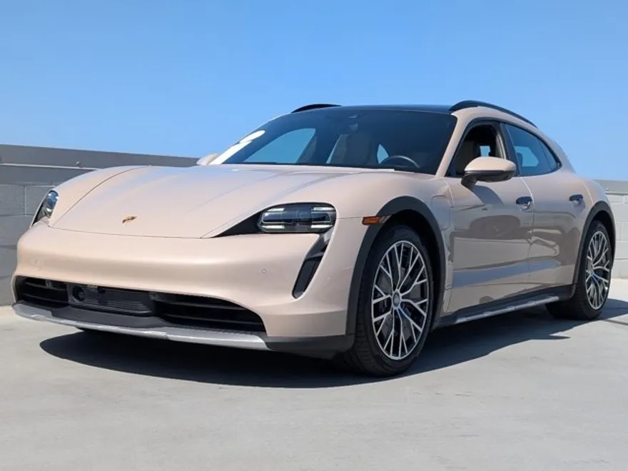 2023 Porsche Taycan 4S Cross Turismo photo 1